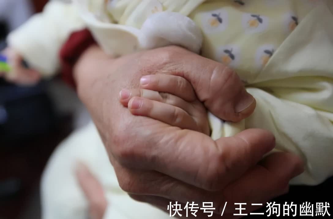 怀孕|67岁高龄怀孕选择生下女儿,引起全网争议的枣庄一家怎么样了?