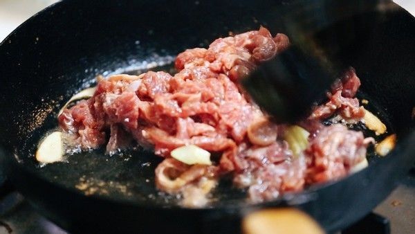  春节餐桌上的美味，牛肉的别样吃法，学会给家人做着吃