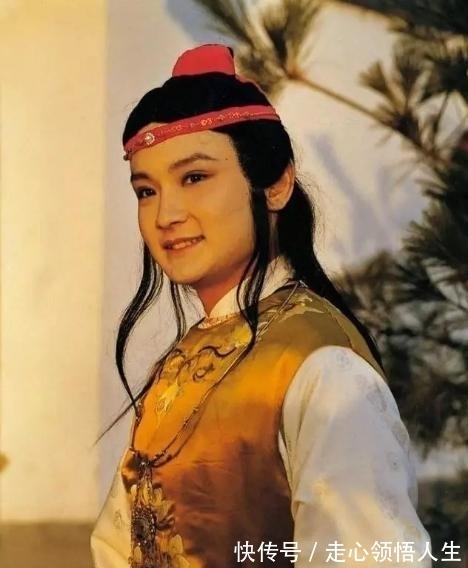 晴雯#怡红院的玛瑙碗随便摔,中秋宴上的一个茶杯,为啥让人找了半夜?