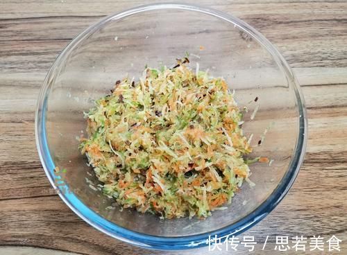 猪油|无论烙什么饼，和面时多加一种料，烙出的饼酥脆松软，凉了也不硬