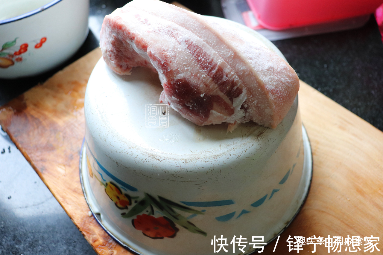 猪肉解冻别再用醋和盐了,教你正确做法,10分钟解冻,肉新鲜如初