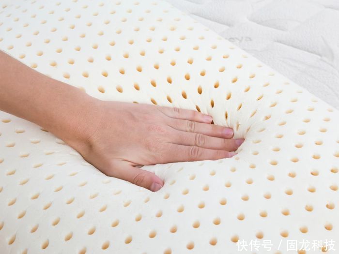 乳胶枕怎么挑?网传把鸡蛋放上去踩不破就是好?