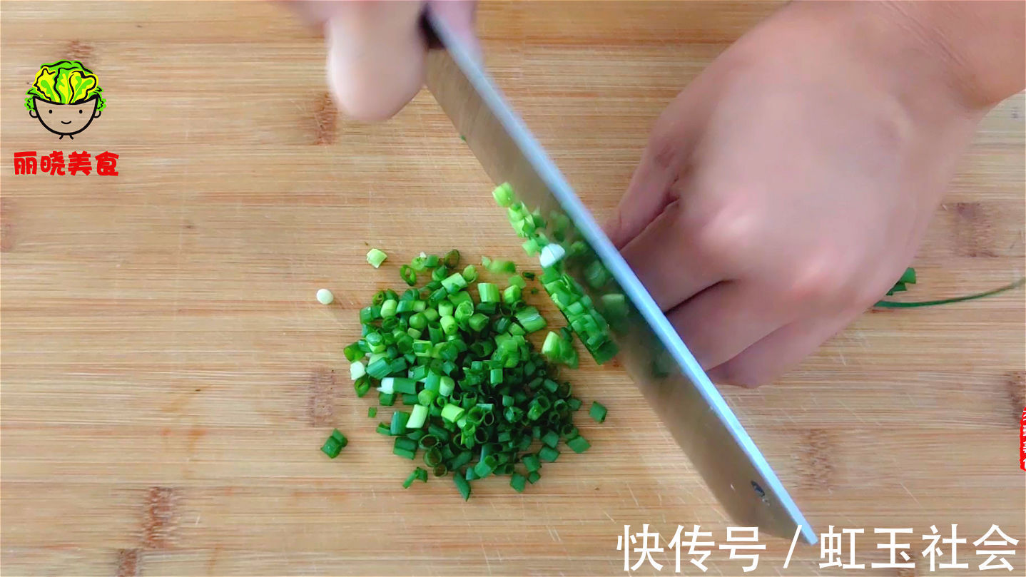 烙饼一定要软，别下手和面，教你凉了也不硬的葱花饼，真的太香了