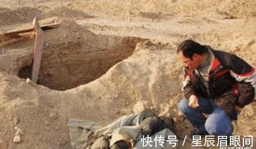 尸体!2009年新疆火焰山发现6具干尸,长辫官服宛如僵尸,众人吓得报警
