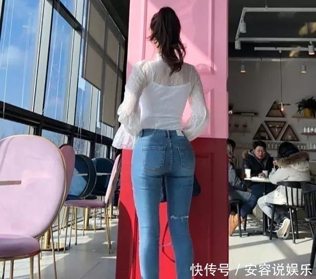 穿搭|牛仔裤与打底衫的美搭,总能展现女孩的青春活力