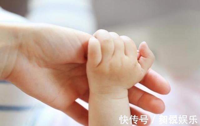 站立|0-12个月宝宝大动作发育时间表,你家娃达标没新手爸妈收藏