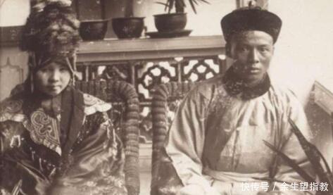 小乞丐|晚清罕见照娱乐场所的女子很漂亮，官员们虎背熊腰！