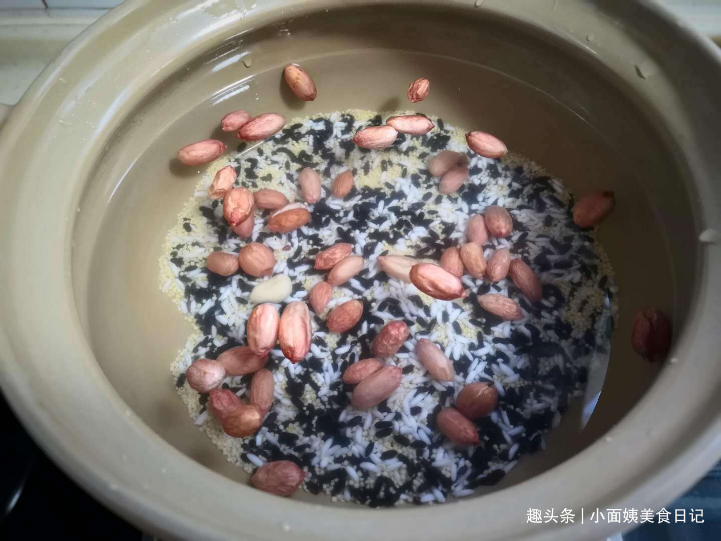 这碗粥，女人喝了益气补血，孩子喝了强筋健骨，营养不比八宝粥差