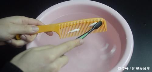 梳子|在梳子上涂抹牙膏，作用真厉害，我也是刚知道，快回家试一试