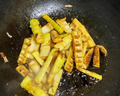 一个人能吃两盘的油焖笋