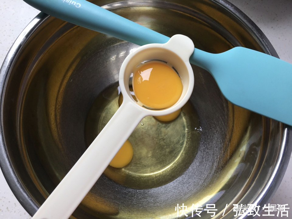 四个鸡蛋一碗糯米粉这样做，不煎不炸不蒸，香酥可口又松软