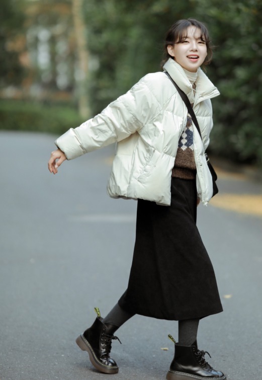 焦糖色 小个子穿羽绒服配啥鞋才好看?建议选择这4双,时髦百搭又显高