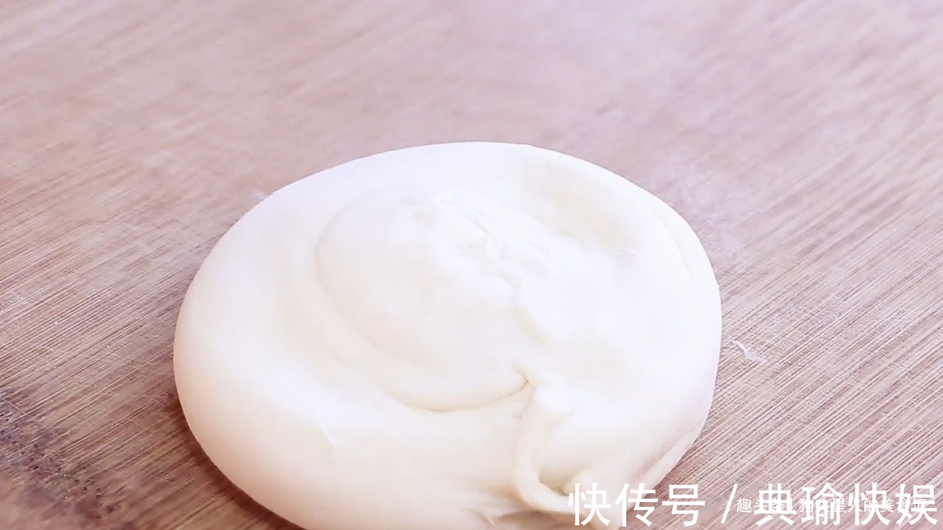 油酥|烙饼时,不要直接烙,多加这两步,饼柔软又起层,3分钟就能出锅