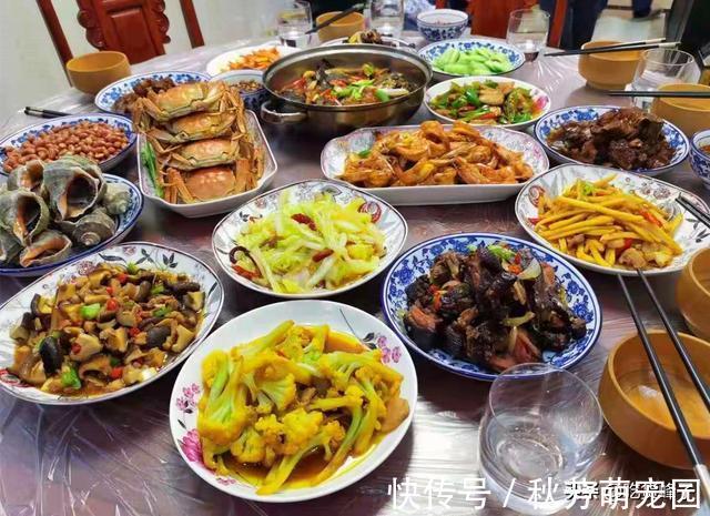 晓峰|晒周末不同家庭的晚餐，有的丰盛，有的温馨，看完想去蹭饭