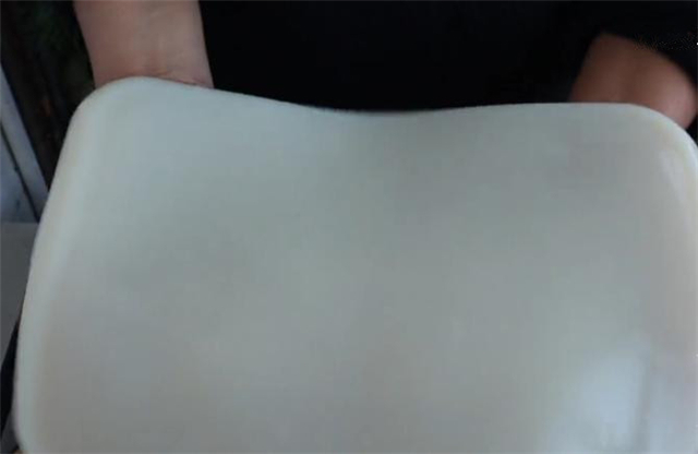 红薯淀粉|教你正宗的红薯凉粉做法,淀粉和水的比例告诉你,劲道爽滑超好吃