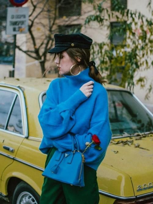 早春穿搭要打破黑白灰！学会这些配色法则，时髦又个性