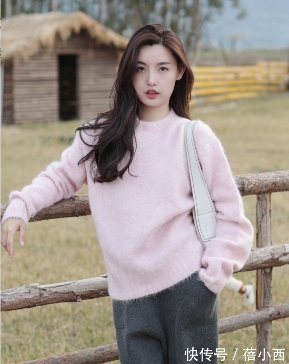 卷发 早春建议多穿“毛衣”,搭配阔腿裤的技巧+思路在这里,显瘦显高