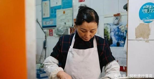 谢记|105元一斤的谢记大肠开了35年,每天卤200多斤不够卖