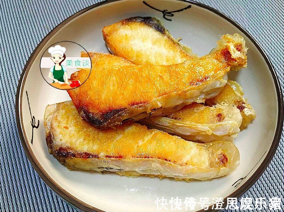 步骤|煎鱼时，下锅前多做这两个步骤，鱼肉不散、不破皮，比刷姜片管用