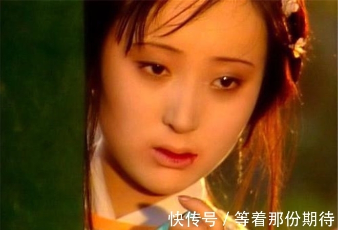 薛宝钗!薛宝钗大婚,贾探春不在婚礼现场待着,怎么跑去了林黛玉的潇湘馆