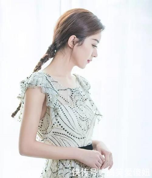 气质|冬天再懒也不要散着头发了,有静电!试试这几款扎发,气质又迷人