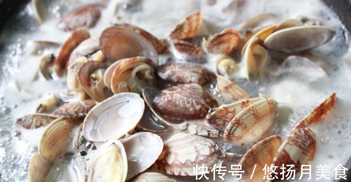 鲜美|花甲营养丰富,味道鲜美,酸辣味好吃到舔手指!