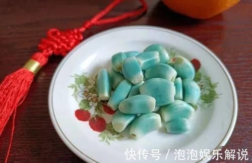 嘎嘣脆|快速腌腊八蒜，一天就变绿，各个嘎嘣脆