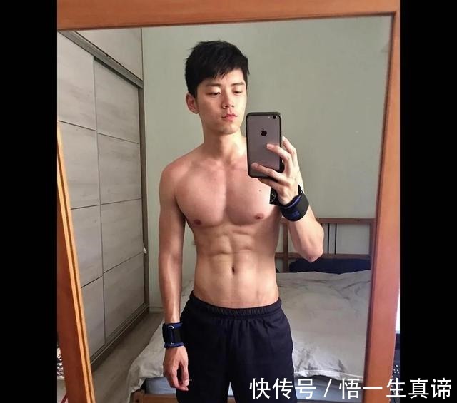 黄景|鲜肉男模撩衣秀身材,6块腹肌清晰分明,看了想摸一把!