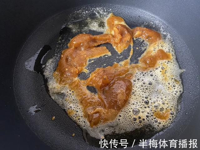 精华|简单易学,逆天的南瓜,搭配精华咸蛋黄,外酥里糯,全家都抢着吃
