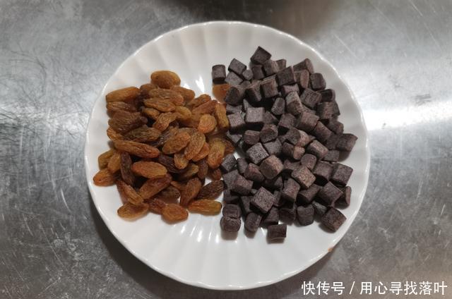 看起来|这是一款看起来很丑却很好吃的面包,双倍浓香可可面包送给你
