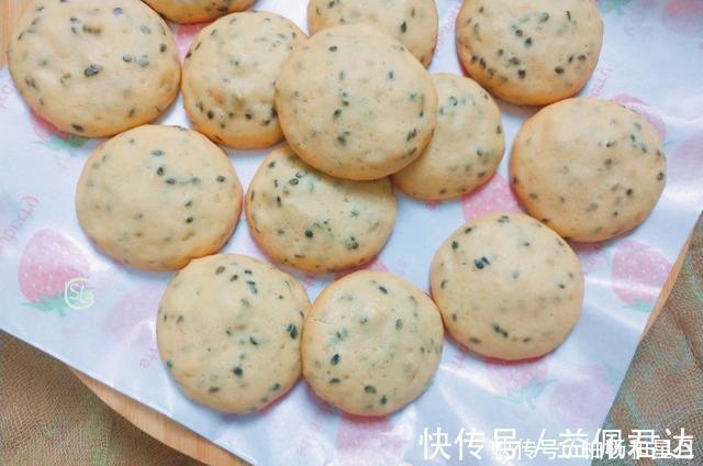 鸡蛋这样做,孩子太喜欢吃了,无水无油无添加,口感又香又脆