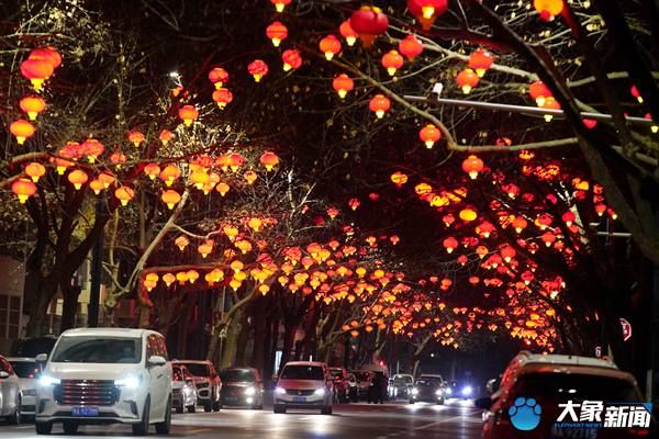壮观|郑州开启夜游模式 市民沿街兜圈打卡壮观夜景
