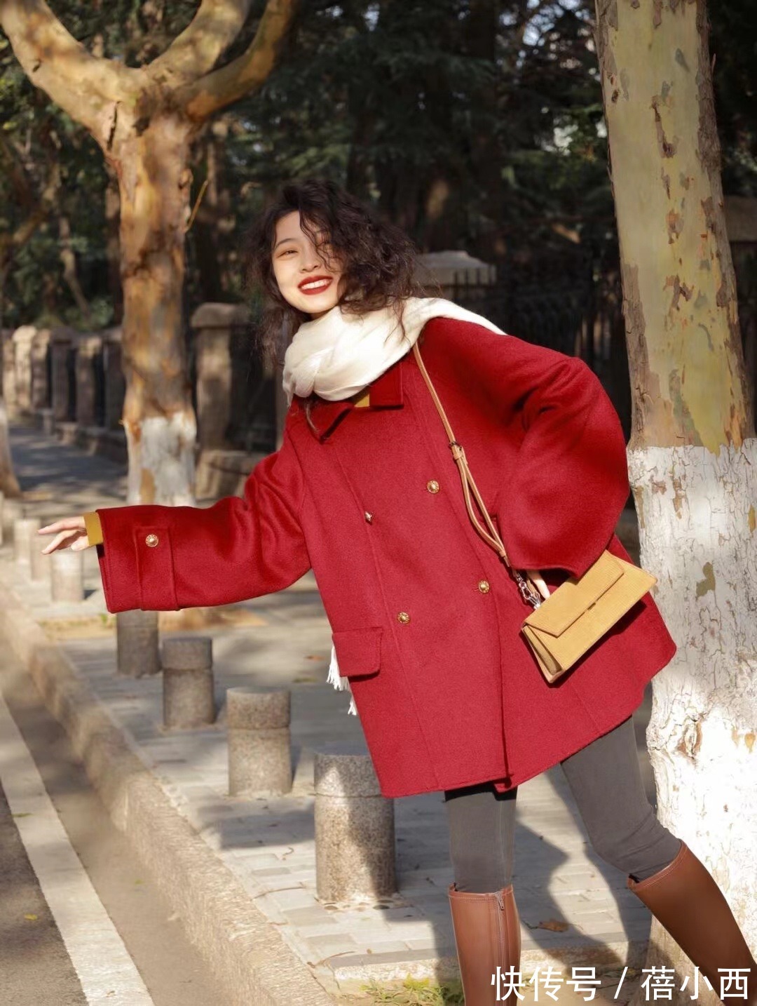 大长腿 过年走亲戚怎么穿?试试这些大衣的高级穿法,气场全开长辈都夸你