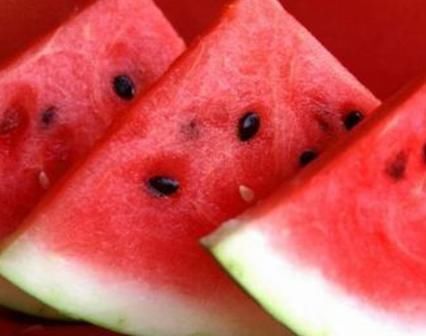 血糖偏高|血糖偏高不能吃西红柿？医生提醒：若想稳定血糖，尽量少吃2物