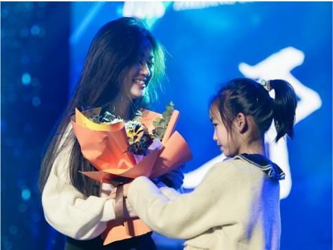 宝藏女孩|天上掉下个林妹妹，《好声音》出了个单依纯，真是功夫不负有心人