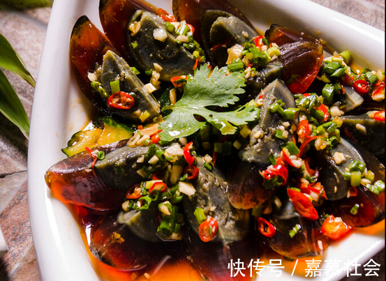 油泼辣子|过年做凉拌皮蛋,别少了3种调料,加上之后更美味,不腥不发涩