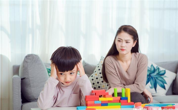 哥哥|2岁妹妹替哥哥上网课做作业,网友:一个敢写,一个敢交