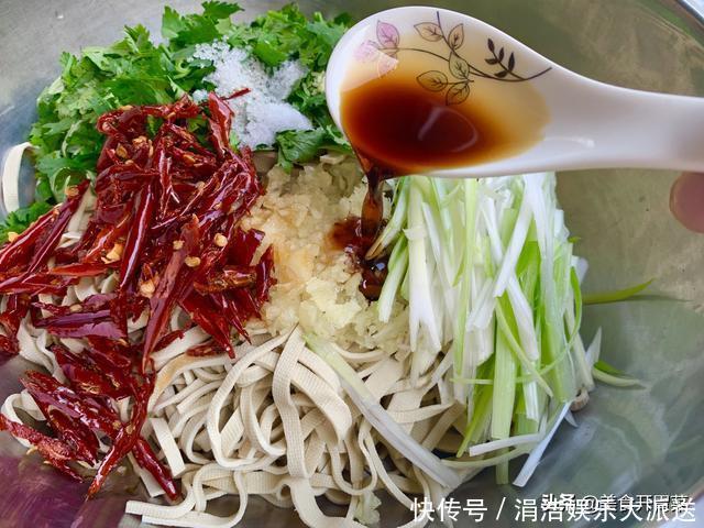 辣椒|凉拌豆皮怎么做好吃教你农家开胃下饭吃法,端上桌能多喝两杯酒