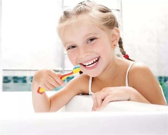 宝宝多大可以刷牙？很多爸妈都猜错了，请及时培养孩子的刷牙习惯