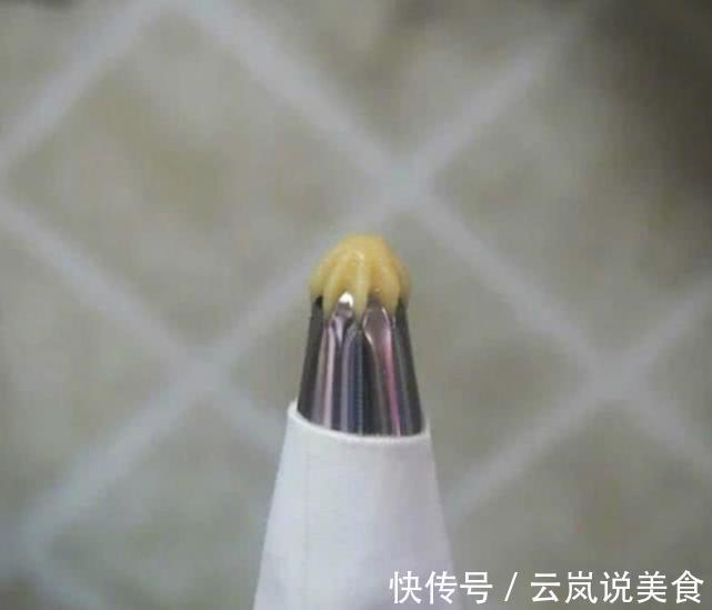 这油条成本几元钱，很多人都没见过，外酥里嫩，上桌秒光