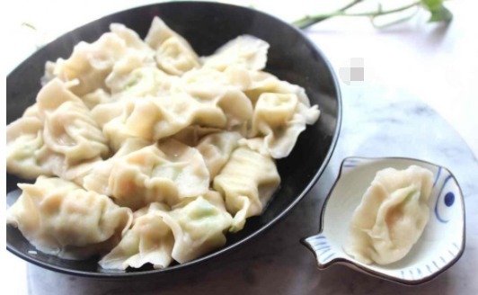 这菜包饺子比肉馅香百倍,一咬满嘴汁