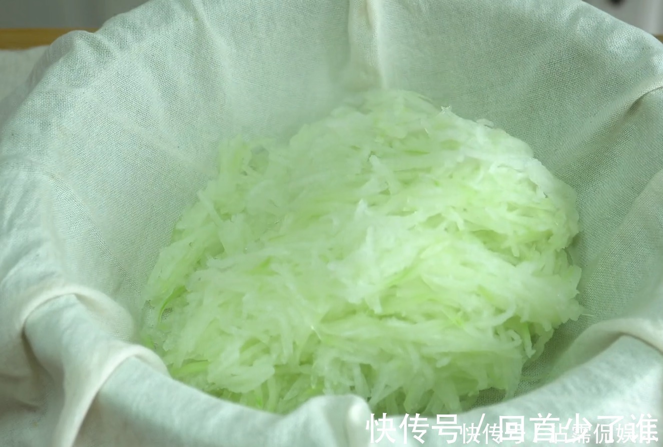 这才是冬瓜最好吃做法，不炒菜不炖汤，晶莹剔透，筋道好吃有嚼劲