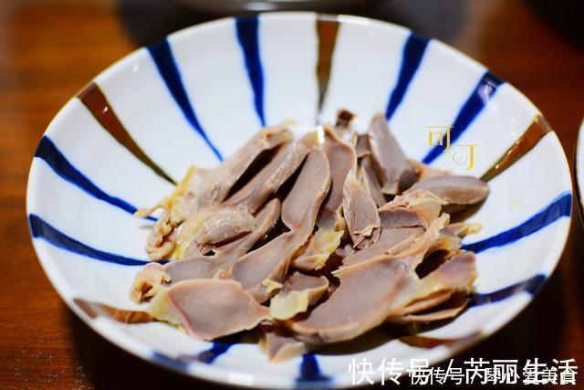 入伏了,晚餐4个菜中2个海鲜都是难得一见的,老公说你真会吃