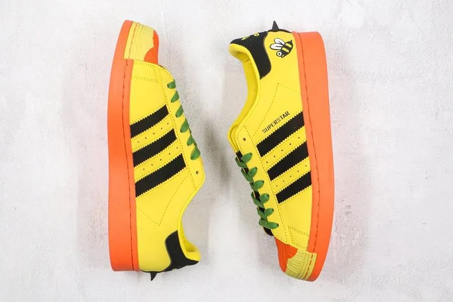 今年过冬，能在大街上独领风骚的是「小黄鞋」