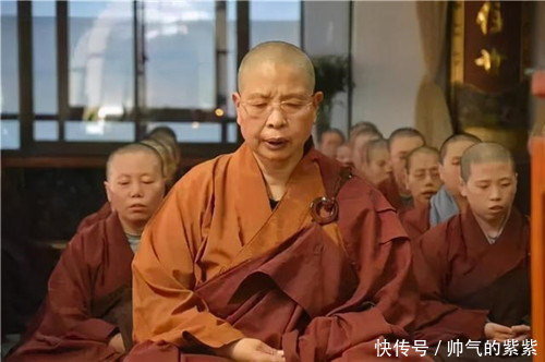 如瑞法师本是北师大高材生,因喜欢佛法,24岁正式出家削发为尼