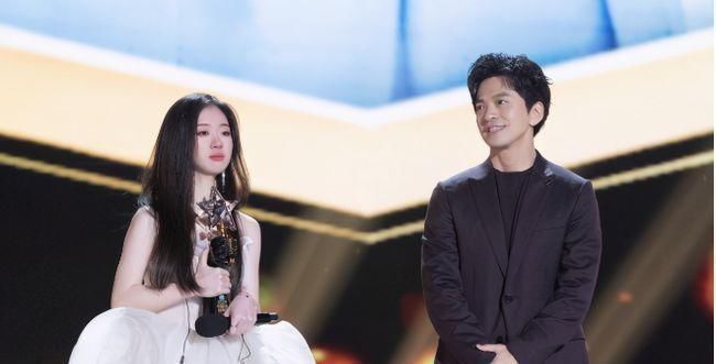 中國好聲音2020|單依純曝賺錢后想買手機送給李健卻被回絕了, 原因太搞笑了