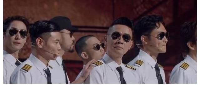 《披哥》成團(tuán)名單已經(jīng)出來(lái)，最終留下十七名成員，其中陳小春擋住無(wú)愧的第一名