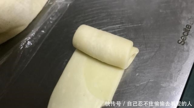 有面粉就能做,不发面,不醒面,层次分明,放3天还酥香掉渣