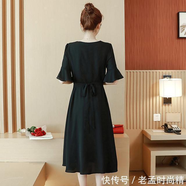 度假裙|时髦女生离不开的气质百搭连衣裙,穿上出门都特别自信又漂亮