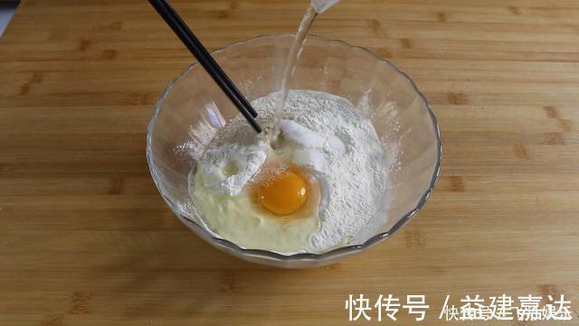 面饼|面粉别蒸馒头吃了，教你最好吃的做法，10分钟出锅，比油饼还简单